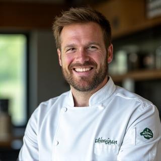 Portrett av Hovedkokk Elias Nygård fra Fjordsyn Gard